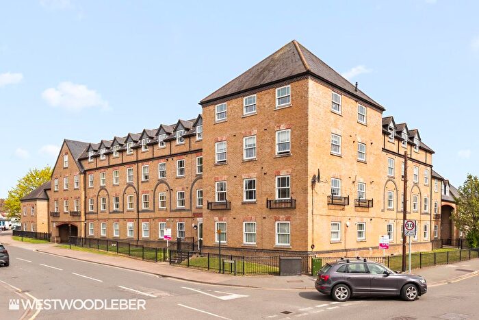2 Bedroom Flat For Sale In Bowsher Court, Ware, SG12