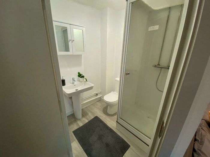 5 Bedroom Apartment To Rent In Mooregate House, Middle Street, NG9