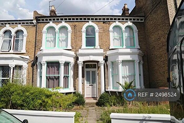 3 Bedroom Flat To Rent In Crofton Road, London, SE5