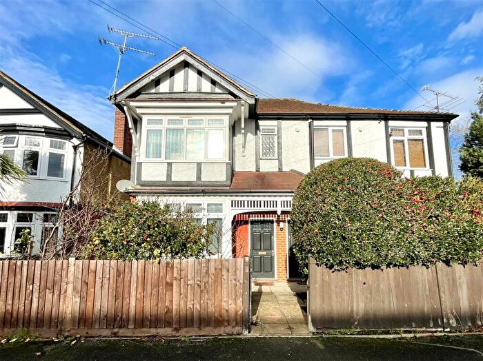 2 Bedroom Flat For Sale In Church Road West, Farnborough, Hampshire, GU14