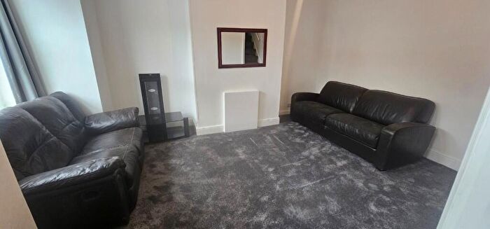 2 Bedroom Terraced House To Rent In Bayswater Road, Leeds, West Yorkshire, LS8