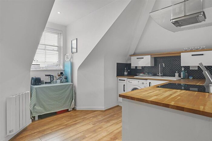 2 Bedroom Flat For Sale In Edmunds House, Hemnall Street, Epping, CM16