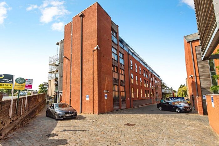 2 Bedroom Flat For Sale In Navigation Walk, Wakefield, West Yorkshire, WF1
