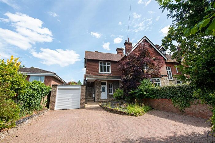 4 Bedroom Semi Detached House For Sale In Queens Avenue, Maidstone, ME16