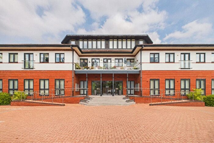 2 Bedroom Apartment For Sale In The Grove, Bath Road, Maidenhead, Berkshire, SL6