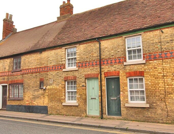 2 Bedroom Cottage For Sale In Sun Street, Potton, SG19