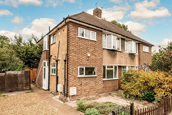 2 Bedroom Maisonette For Sale In Bramley Close, Whitton, TW2