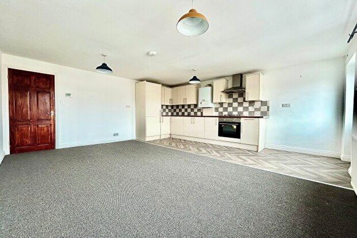 3 Bedroom Flat To Rent In Osborne Mews, London, E17