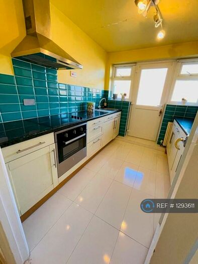 2 Bedroom Maisonette To Rent In Victoria Road, Ruislip, HA4