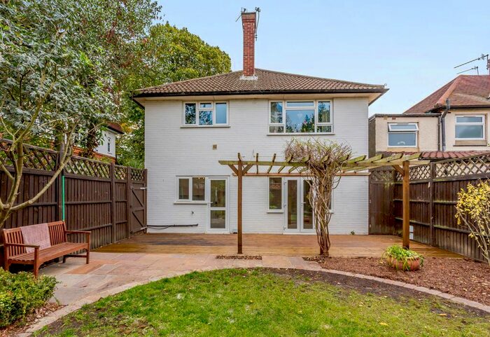 2 Bedroom Maisonette To Rent In Hook Road, Surbiton, KT6