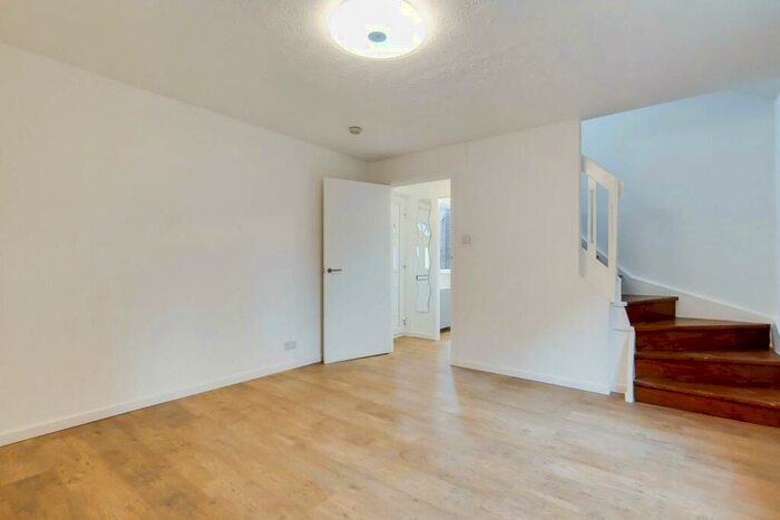 2 Bedroom House To Rent In Batten Close, Beckton, London, E6