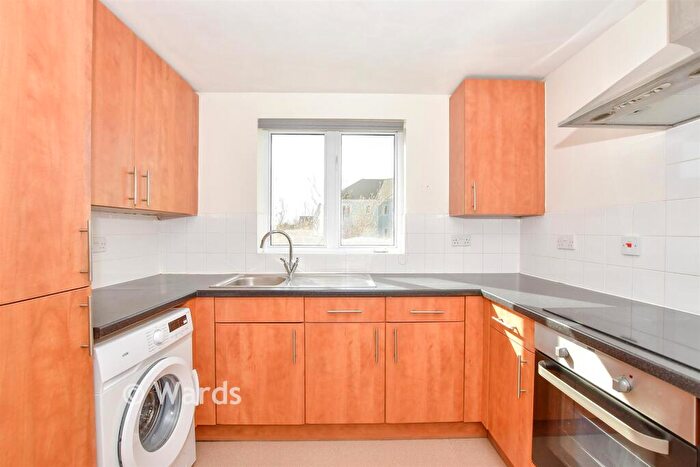 2 Bedroom Flat For Sale In Poynder Drive, Holborough Lakes, Kent, ME6
