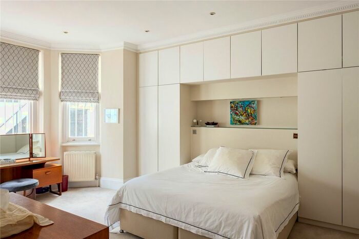 3 Bedroom Flat To Rent In Redcliffe Square, Chelsea, London, SW10