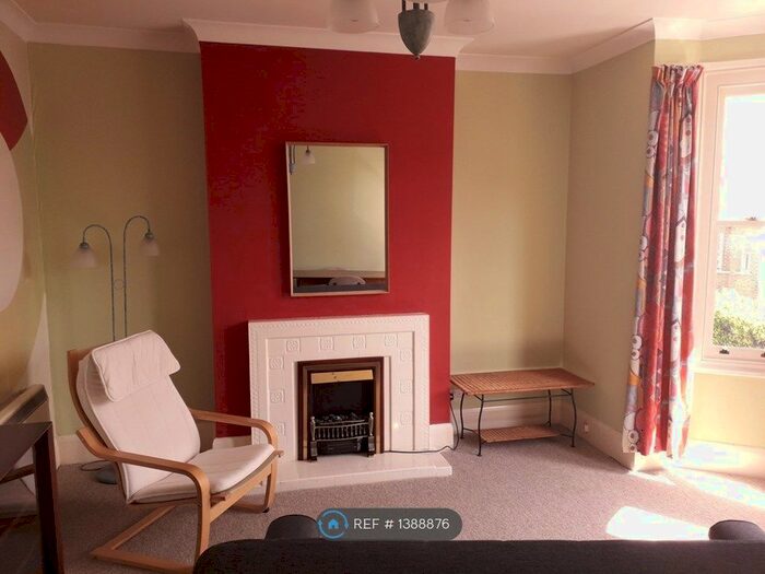 2 Bedroom Flat To Rent In Queen Mary Road, Crystal Palace, SE19