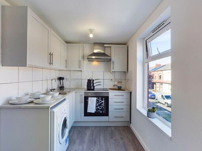 4 Bedroom Flat To Rent In Haydn Avenue, Manchester, M14