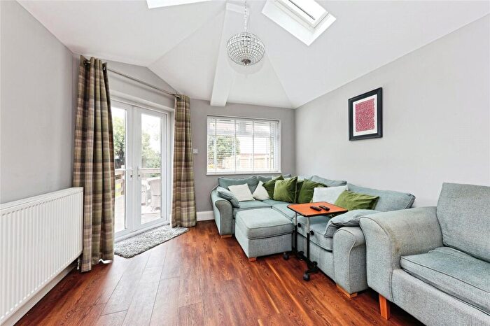 3 Bedroom Semi-Detached House For Sale In George V Avenue, Margate, Kent, CT9 - Photo 4