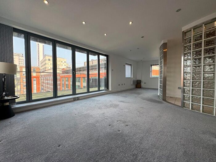 2 Bedroom Penthouse To Rent In Duplex, Islington Gates, Fleet Street, B3