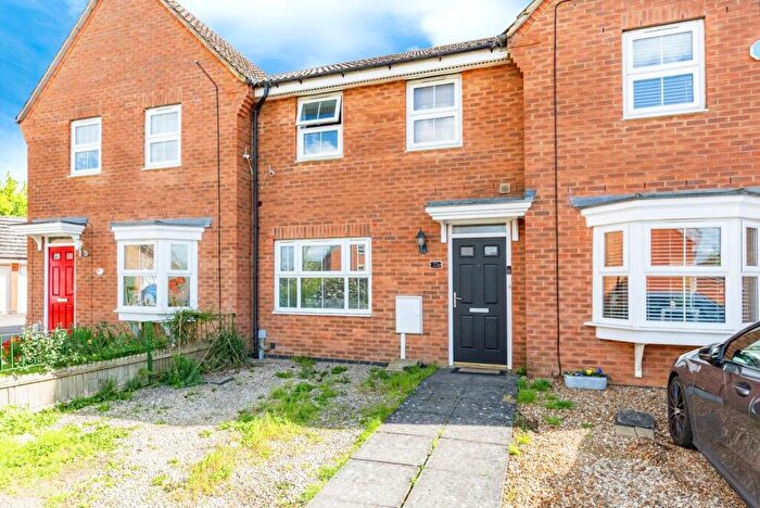 3 Bedroom Terraced House For Sale In Sunningdale Drive, Rushden, Northamptonshire, NN10