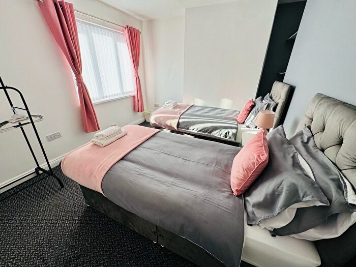 5 Bedroom Detached House To Rent In Victoria Road, Cradley Heath, West Midlands, B64