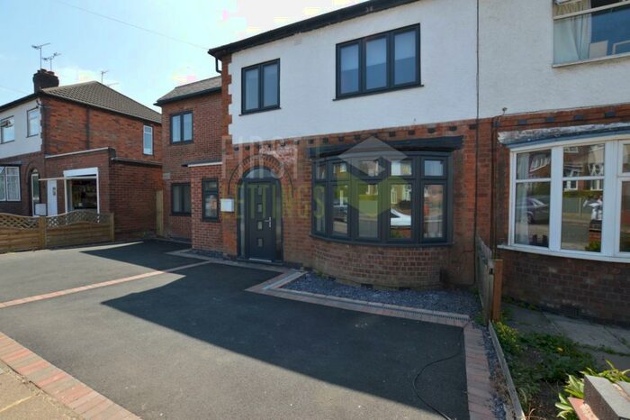 6 Bedroom Semi-Detached House To Rent In Gainsborough Road, Leicester, LE2