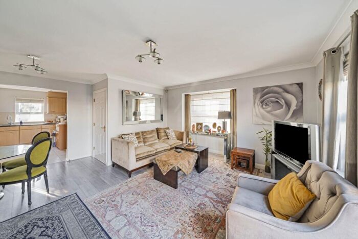 4 Bedroom House To Rent In Magdalene Gardens, London, N20