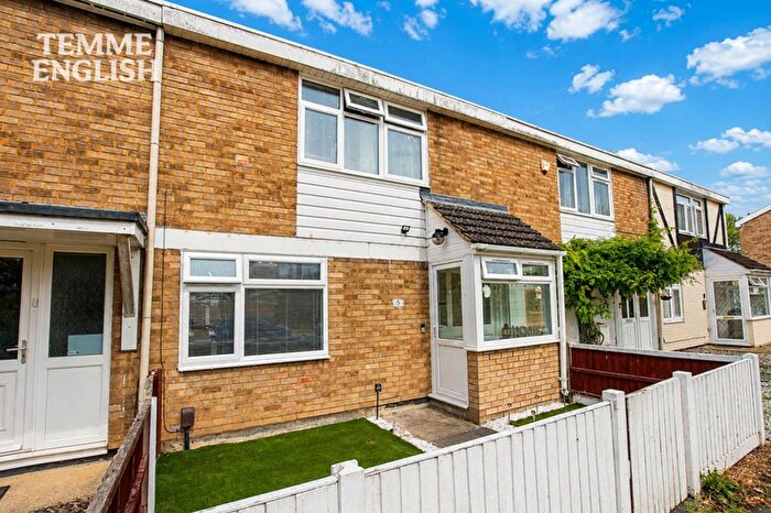 3 Bedroom Terraced House For Sale In Thornbush, Basildon, SS15