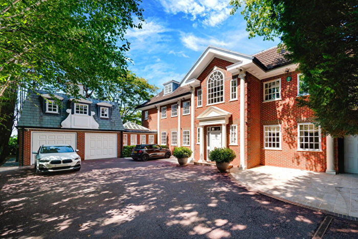 8 Bedroom Detached House For Sale In Byron Drive, London, N2