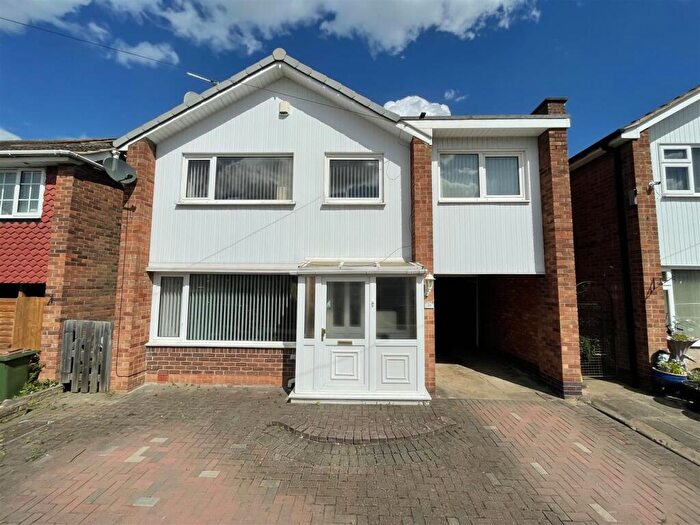 5 Bedroom Detached House For Sale In Farmway, Leicester, LE3