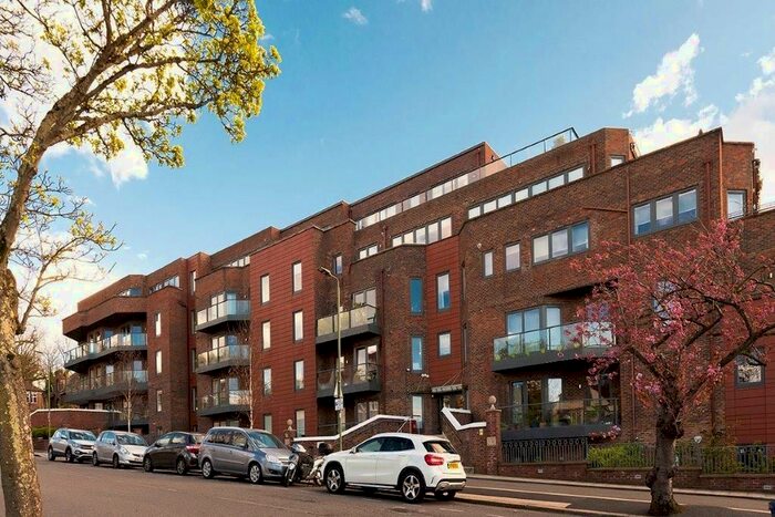 2 Bedroom Flat To Rent In Hodford Road, Golders Green, London, NW11