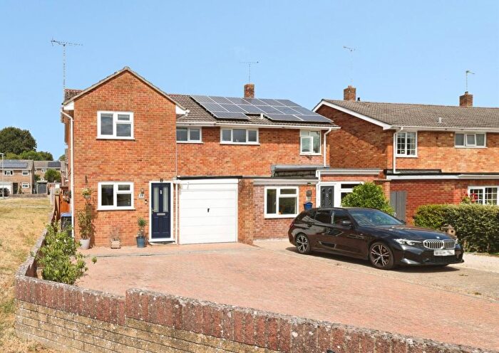 3 Bedroom Semi-Detached House For Sale In Avondown Road, Durrington, Salisbury, SP4