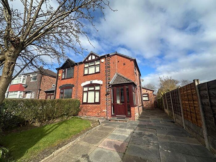 3 Bedroom Semi-Detached House To Rent In Lyndhurst Avenue, Manchester, M25
