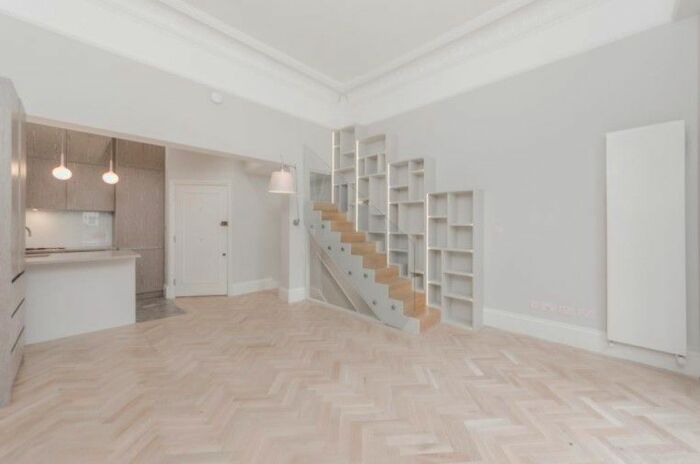 3 Bedroom Flat To Rent In Earls Court Square, Earls Court, London, SW5