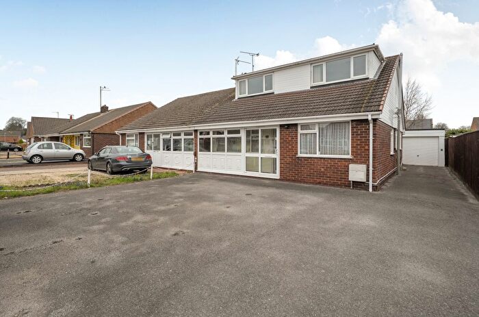 4 Bedroom Semi Detached House For Sale In Medina Way, Stratton St Margaret, Swindon, SN2