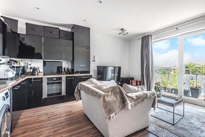 2 Bedroom Flat To Rent In Staines-Upon-Thames, Surrey, TW18