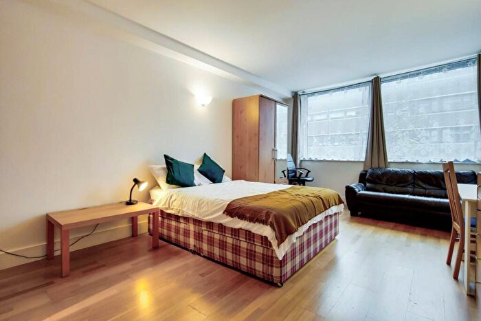 1 Bedroom Flat For Sale In Masons Yard, Clerkenwell, London, EC1V