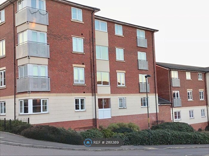 2 Bedroom Flat To Rent In Dixon Close, Redditch, B97