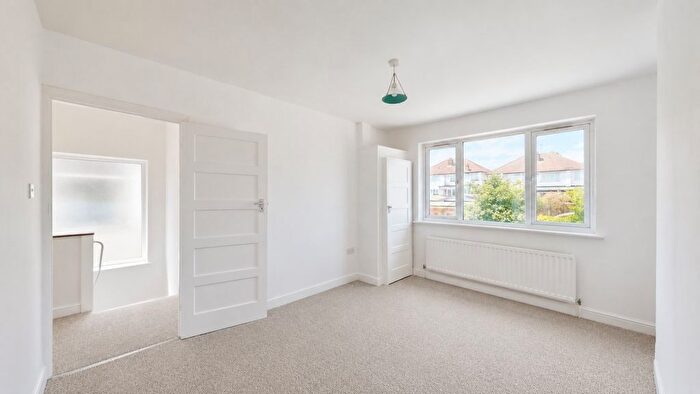 4 Bedroom Semi-detached House To Rent In Greenford Road, Greenford, UB6