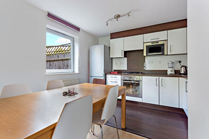 2 Bedroom Flat To Rent In Delamere Court, Hawker Place, Walthamstow, Waltham Forest, E17