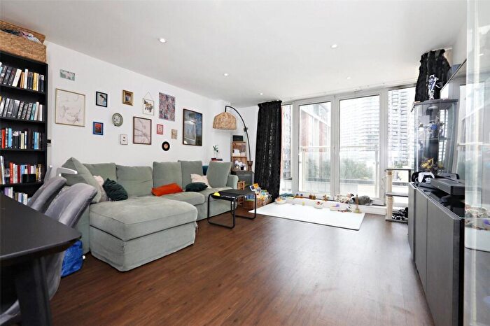 2 Bedroom Flat To Rent In Oxygen Apartments, Western Gateway, Royal Victoria Docks, E16