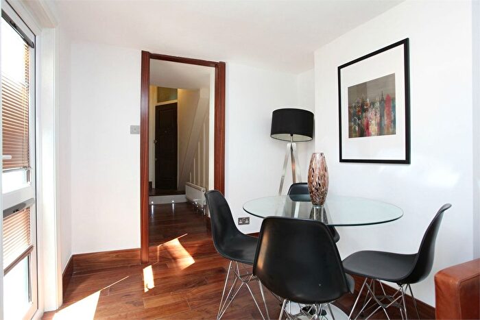 2 Bedroom Flat To Rent In Dalling Road, Brackenbury Village, Hammersmith, W6