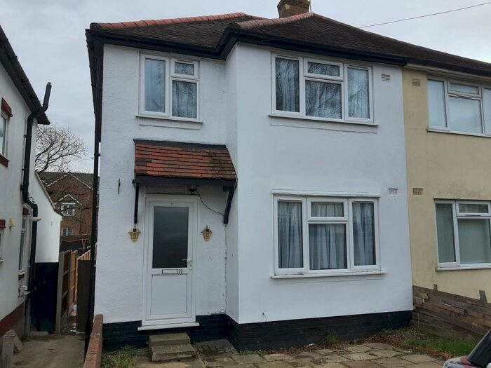 3 Bedroom Semi-Detached House To Rent In Leicester Road, Luton, LU4