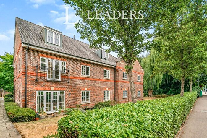 2 Bedroom Apartment To Rent In Nexus Court, AL1