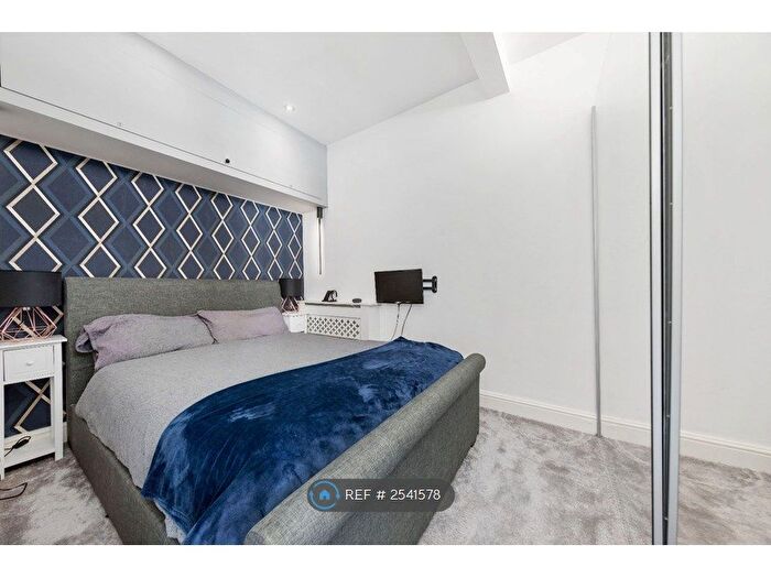 Studio To Rent In Fitzneal Street, London, W12