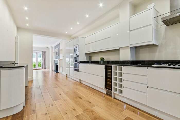 3 Bedroom Maisonette To Rent In Sutherland Avenue, Paddington, W9