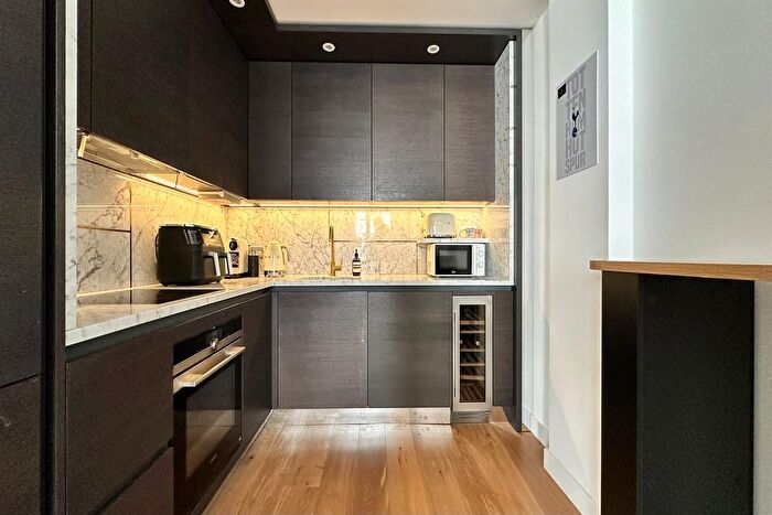 1 Bedroom Flat For Sale In Esther Anne Place, Islington Square, Angel, Islington, London, N1