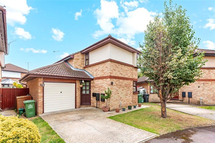 3 Bedroom Detached House For Sale In Kenton Way, Langdon Hills, Basildon, Essex, SS16