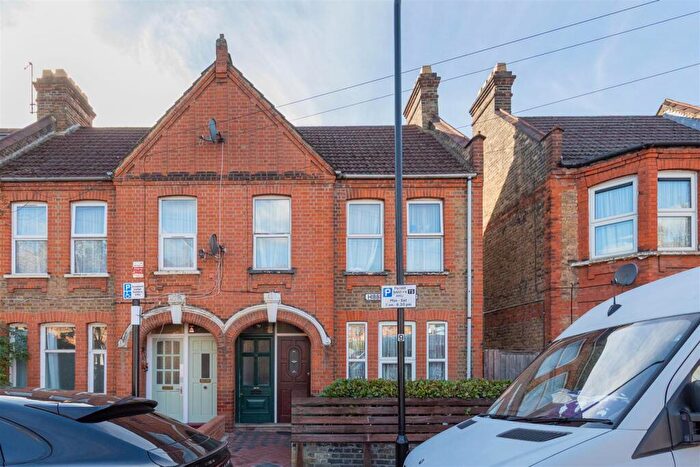 2 Bedroom Maisonette For Sale In Hibbert Road, Walthamstow, E17