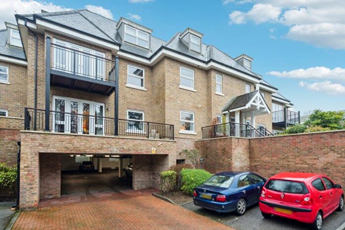 2 Bedroom Apartment To Rent In South Park, Gerrards Cross, SL9