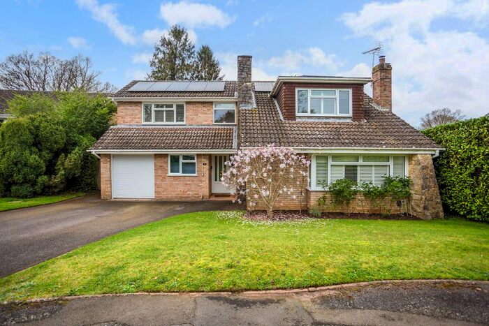 4 Bedroom Detached House For Sale In Willow Gardens, Liphook, GU30