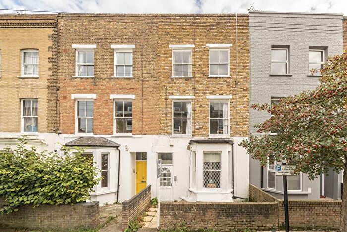 2 Bedroom Flat To Rent In Concanon Road, London, SW2